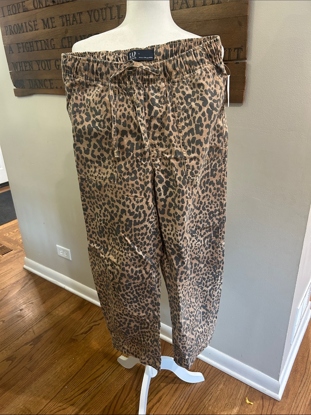NWT GAP Factory Women’s Pull-On Barrel Pants